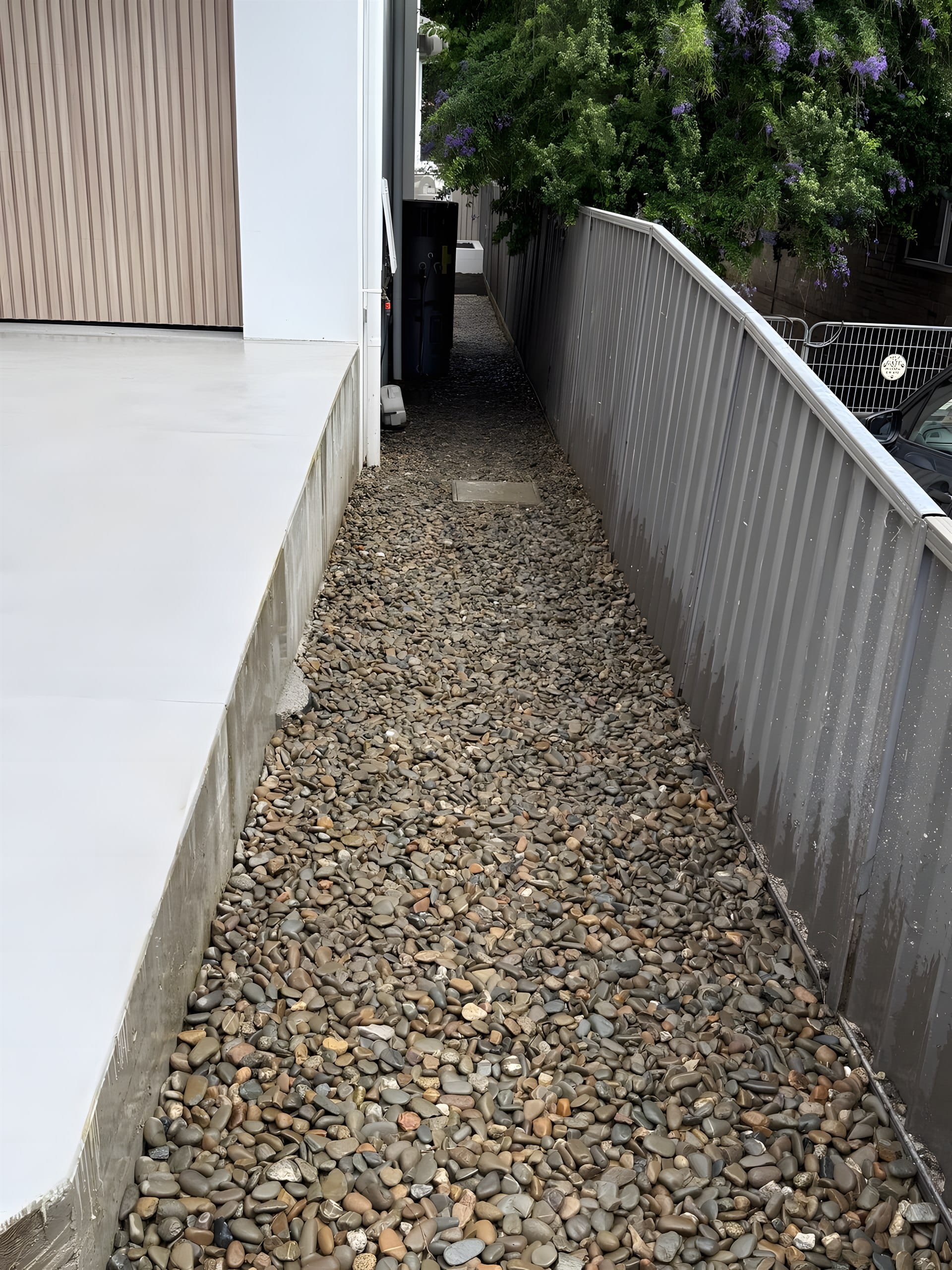 Gravel path with stepping pads along a Hunters Hill home